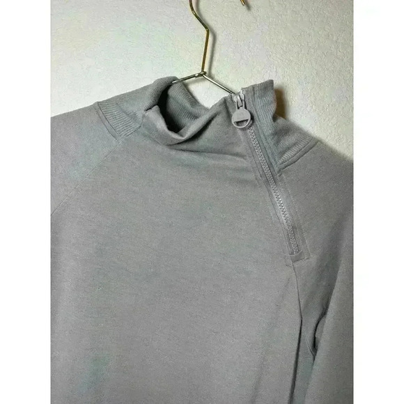 Jones New York sports sweater size medium with pockets and zippers - Picture 7 of 8